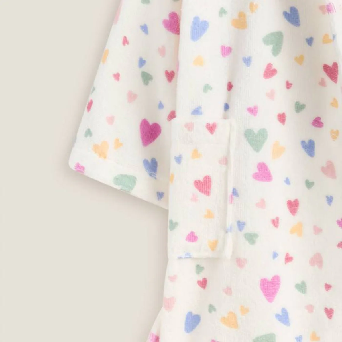 Albornoz infantil de algodón con estampado corazones Toli - Image 3