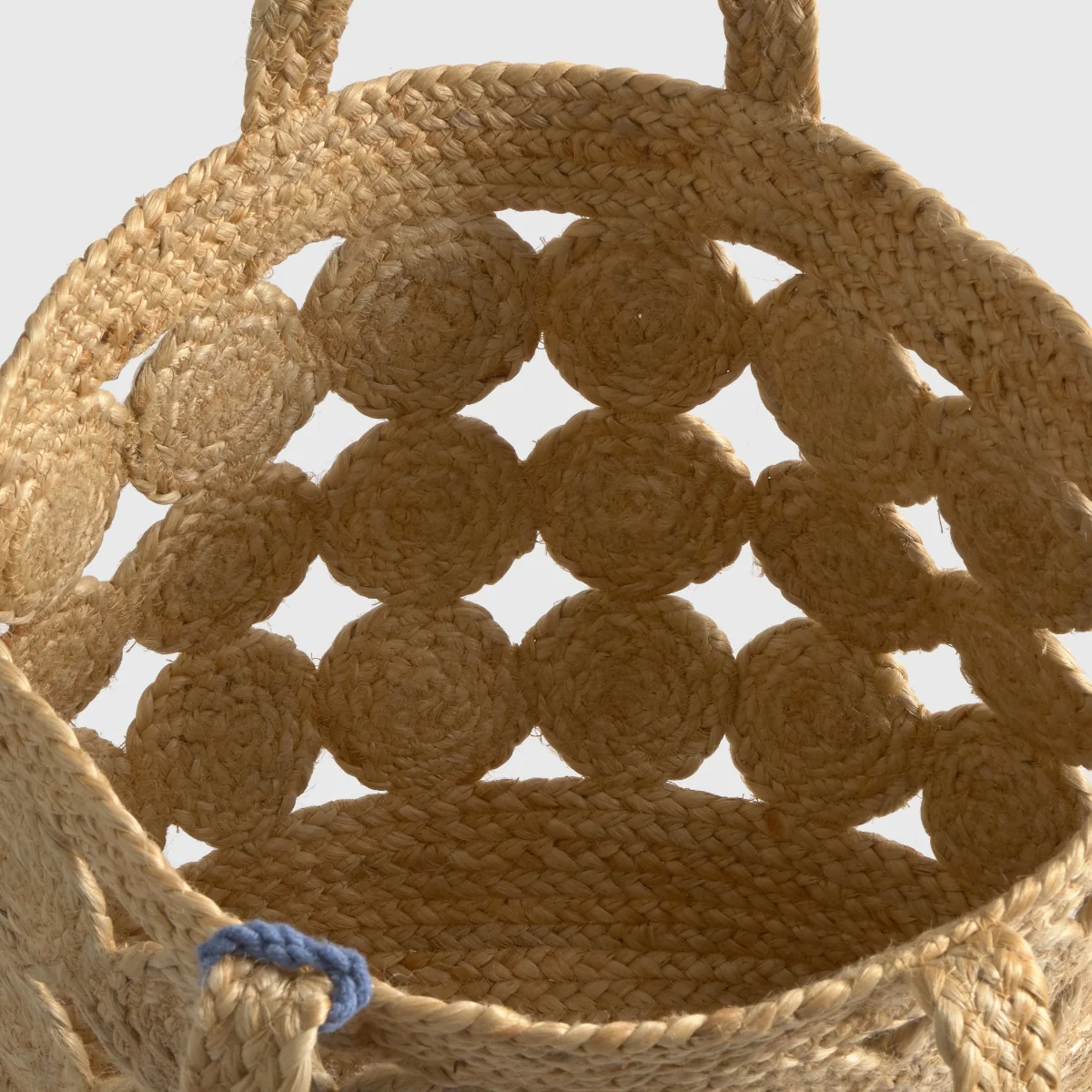 Capazo de playa de fibra natural con pompón Redo - Image 3