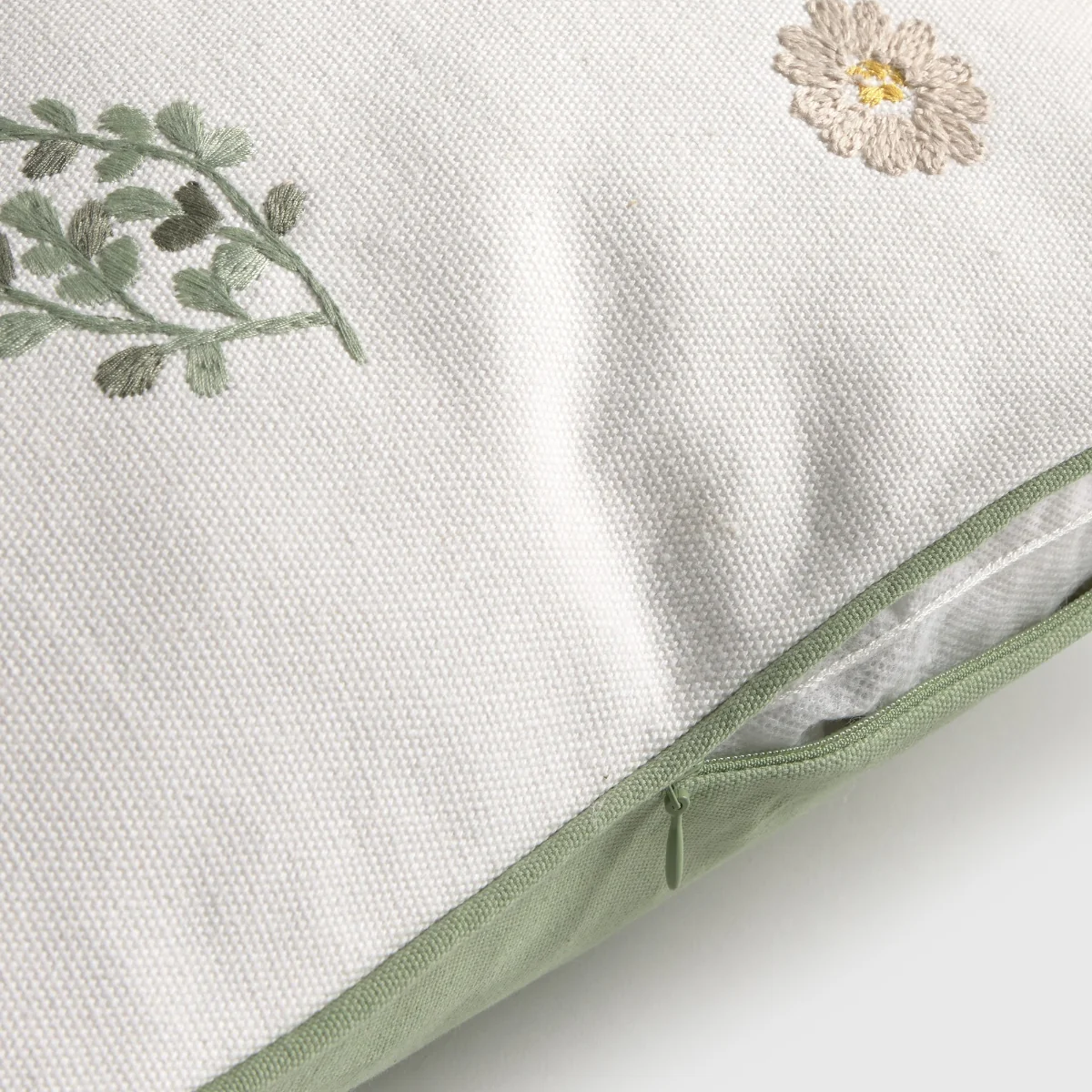 Funda de cojín con bordado floral Groun - Image 3
