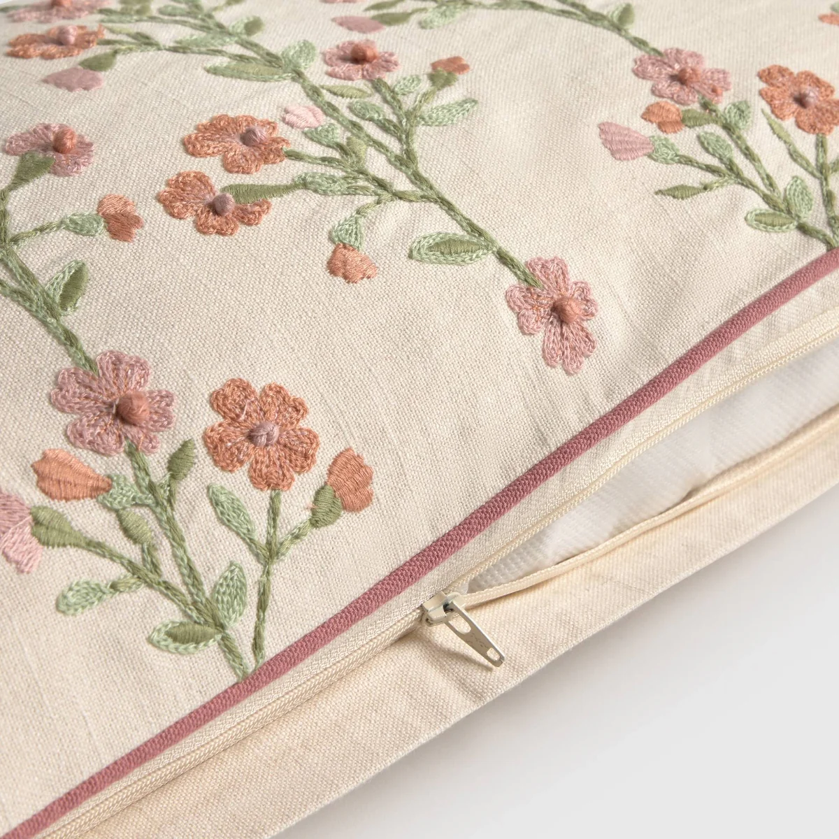 Funda de cojín algodón bordado floral Lalavin - Image 3