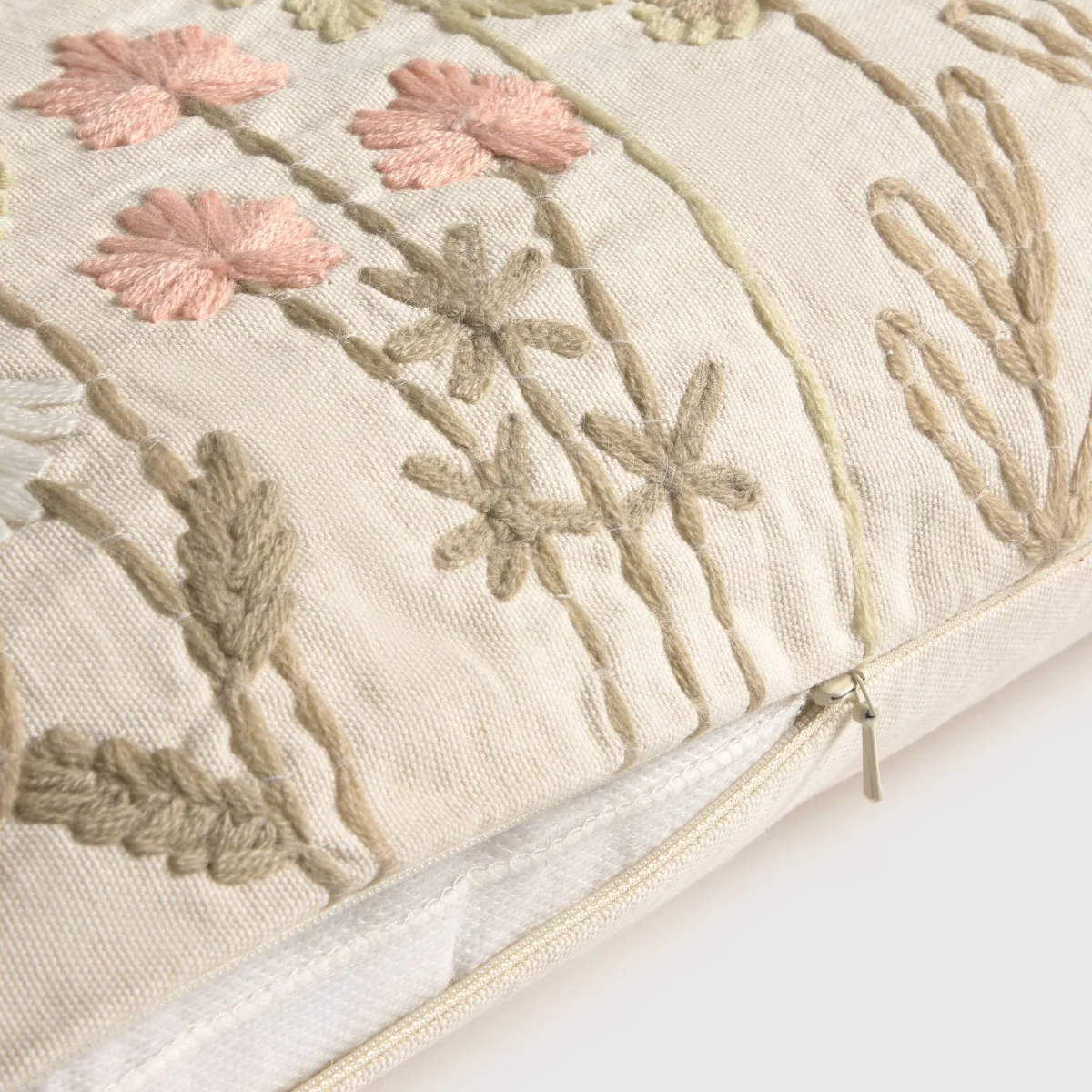 Funda de cojín algodón flores bordadas Litamani - Image 3