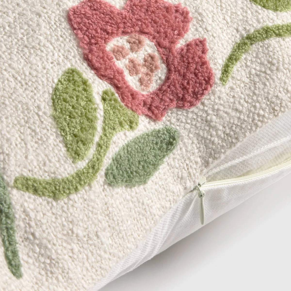 Funda de cojín algodón flores en relieve Lalarondo - Image 3