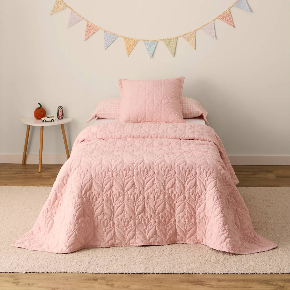 Colcha infantil acolchada floral