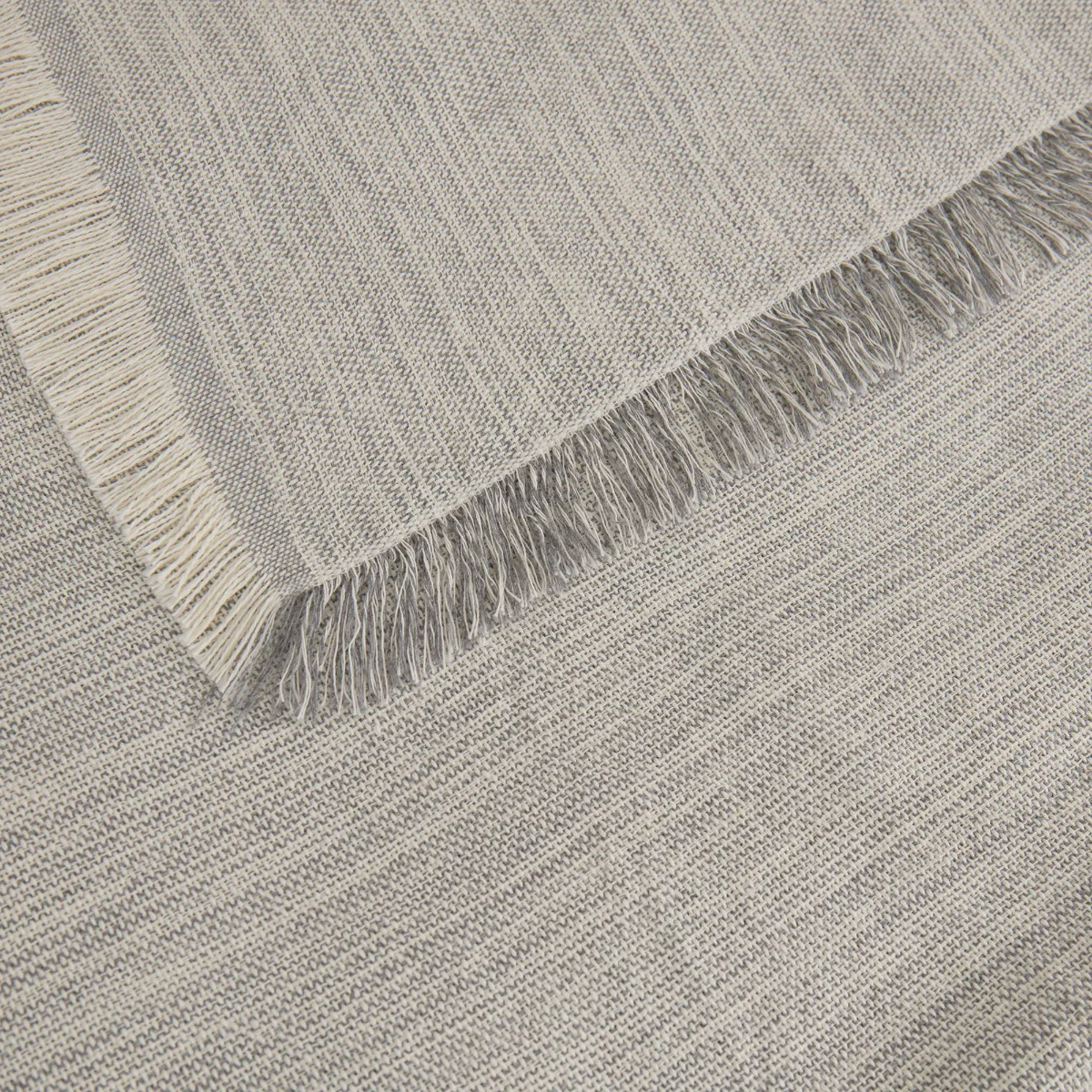 Foulard multiusos con flecos Grisfu - Image 4