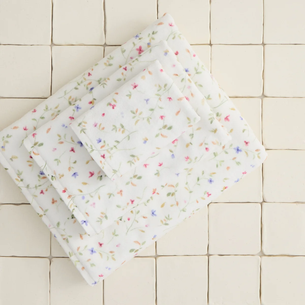 Toalla de baño algodón estampado floral Lalato - Image 2