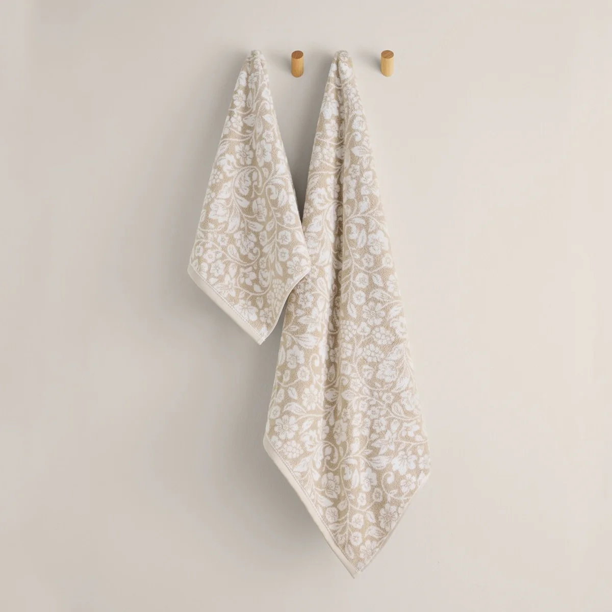 Toalla de baño algodón jacquard floral Medflo - Image 2