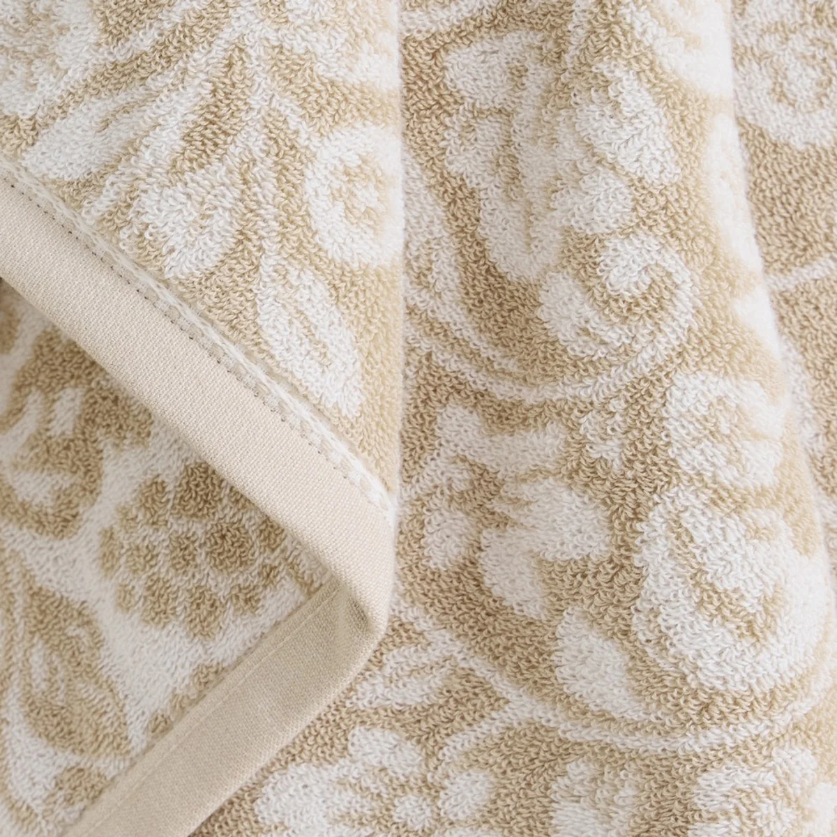 Toalla de baño algodón jacquard floral Medflo - Image 4