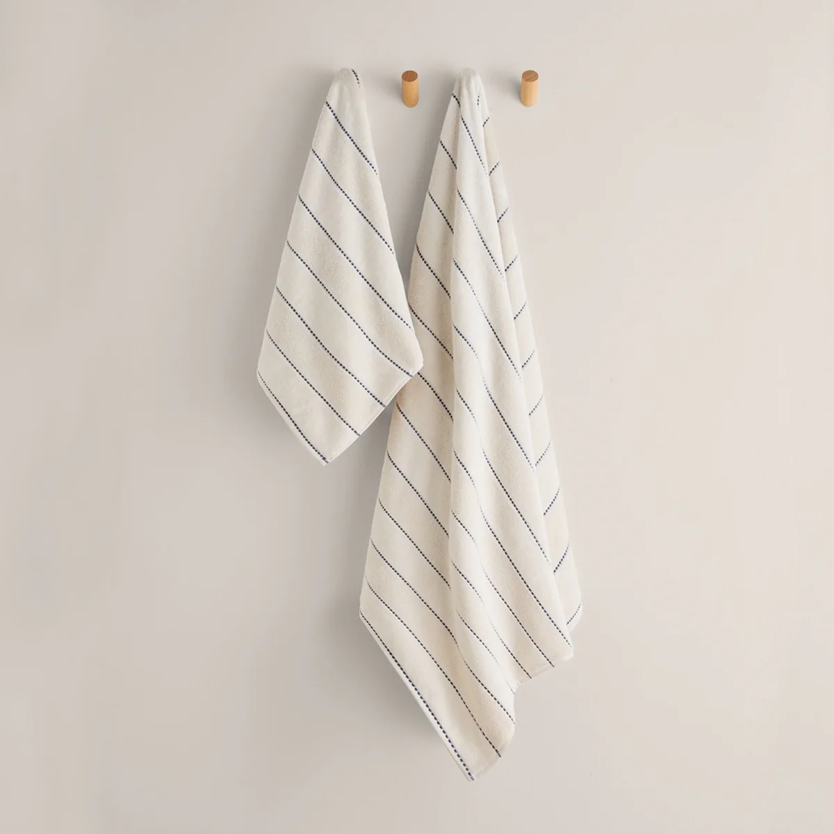 Toalla de baño algodón velour rayas Meto - Image 3