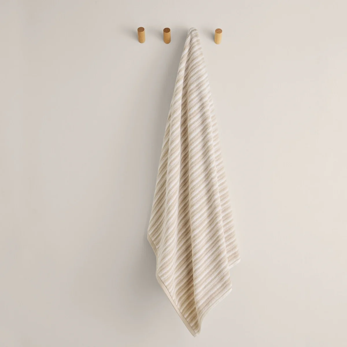 Toalla de baño algodón jacquard rayas Ramed - Image 3